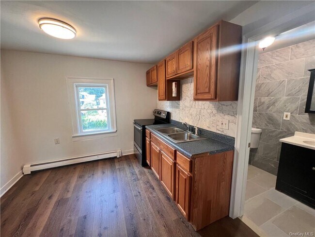 Building Photo - 18 Davis Ave