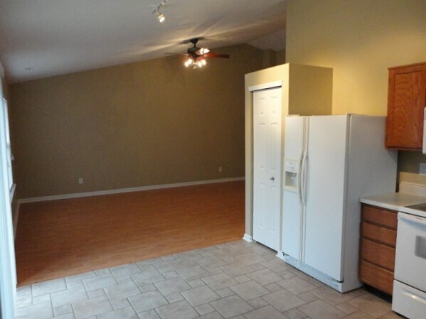 Building Photo - 10193 Stillwell Dr
