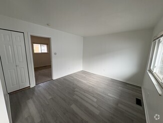 Building Photo - 2052 Arlington Ave