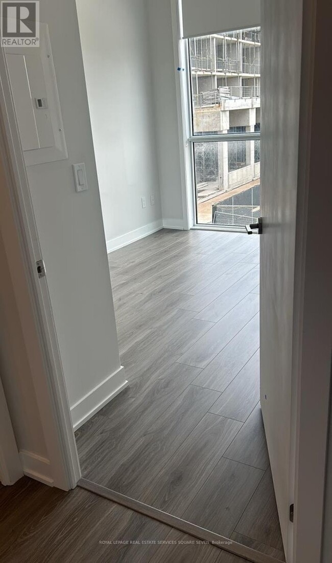 Building Photo - 4130-4130 Parkside Village Dr