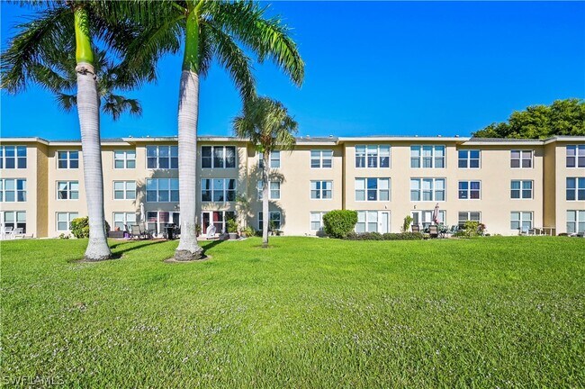 Building Photo - 100 Valley Stream Dr