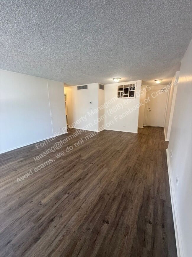 Building Photo - 1561 Kanunu St