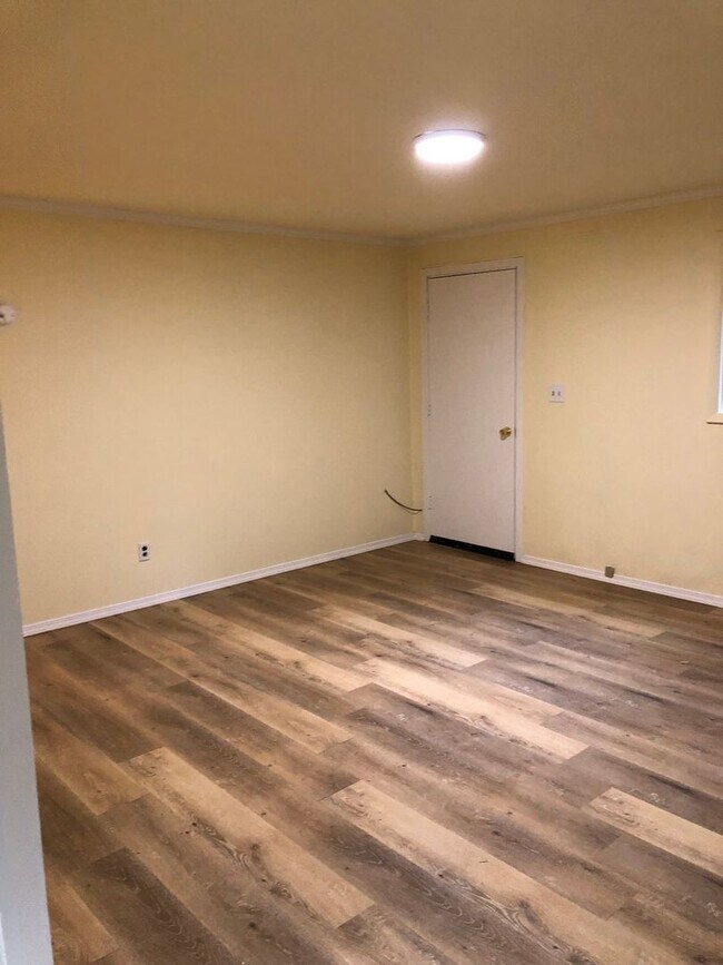 Foto del edificio - 2 Bed 1 Bath in Stevenson