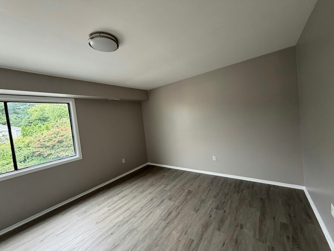 Building Photo - 1709 Crimson Tree Way