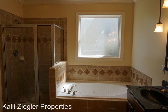 Building Photo - 4 br, 3.5 bath House - 736 Kensington Park