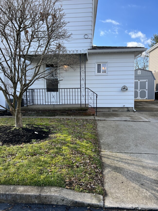 Side porch with driveway - 3 Moosic St