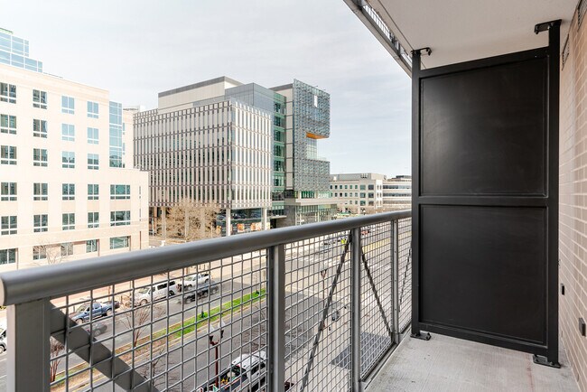 Building Photo - 3444 Fairfax Dr