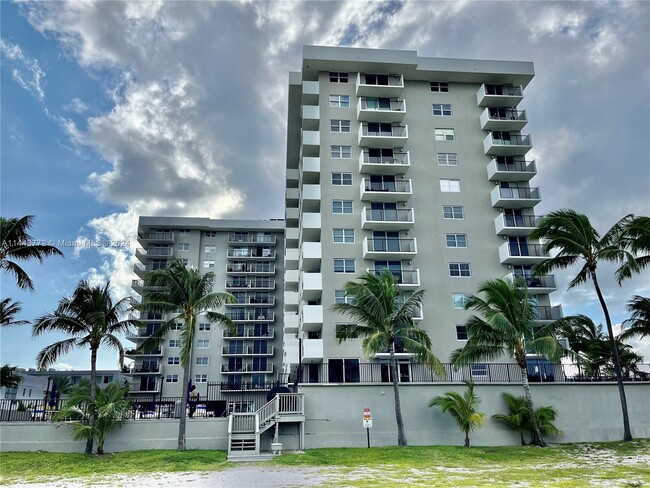 Building Photo - 9273 Collins Ave