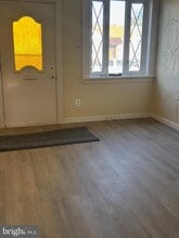 Building Photo - 914 Burnside Rd