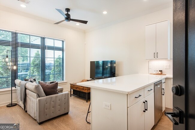 Foto del edificio - 417 E College Ave