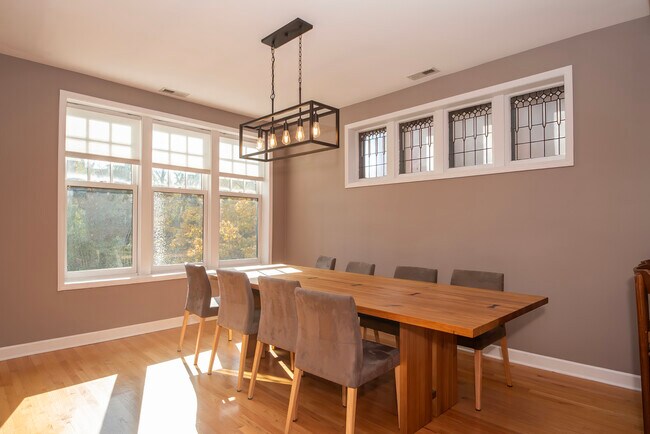 Foto del edificio - 1216 E Hyde Park Blvd