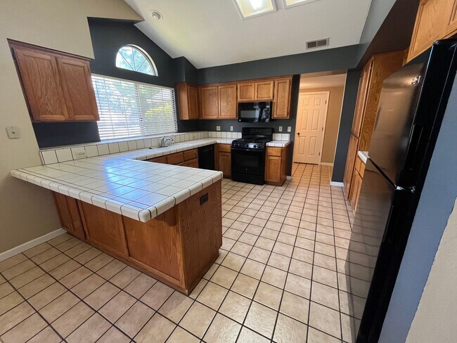 Building Photo - Beautiful 3 bedroom home in great location!