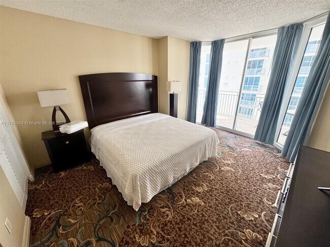 Foto del edificio - 17375 Collins Ave