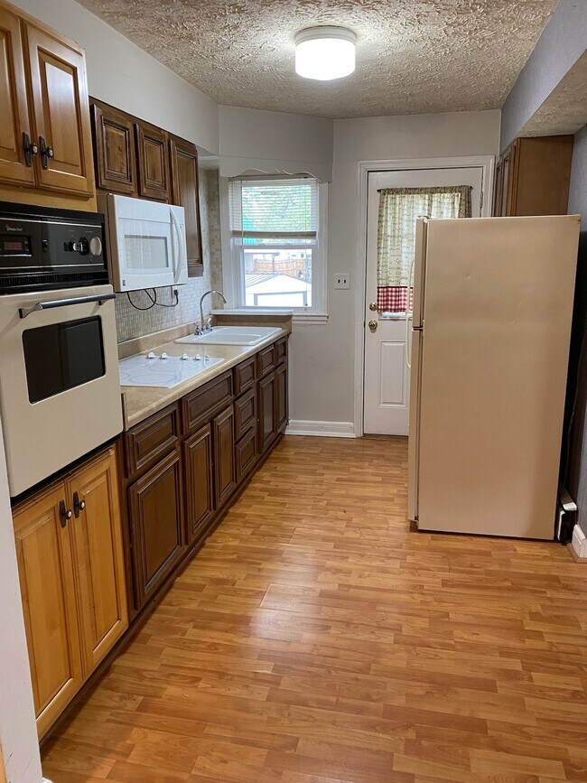 Building Photo - 1000 Linda Lee Drive, Unit 1002A