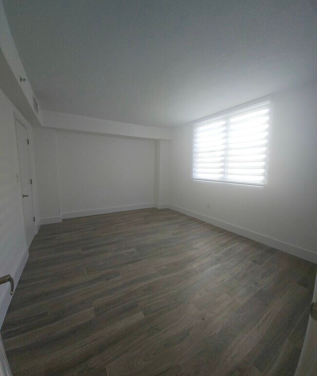 Foto del edificio - 7501 E Treasure Dr