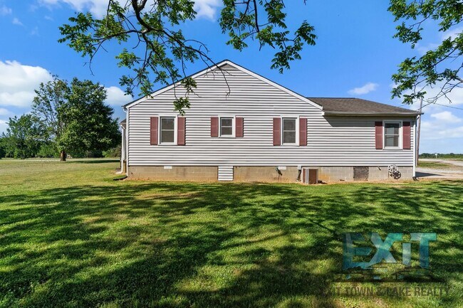 Foto del edificio - Country Feel, Modern Updates – 3BR Home on Quiet Road Just Outside of South Hill