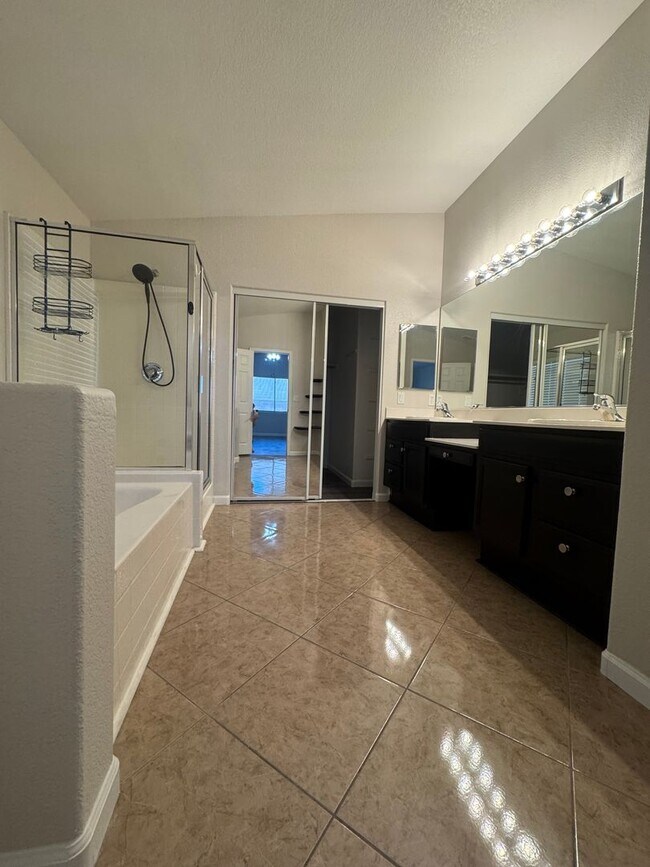 Building Photo - 1 story home, 3 bedrooms, 2 bathrooms, 2 c...