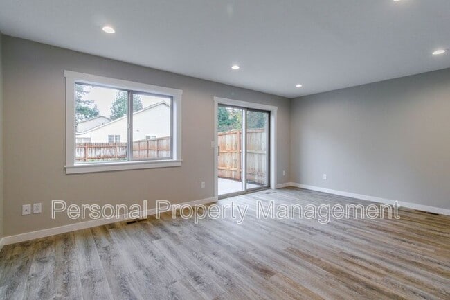 Building Photo - 6011 NE 105th Ave