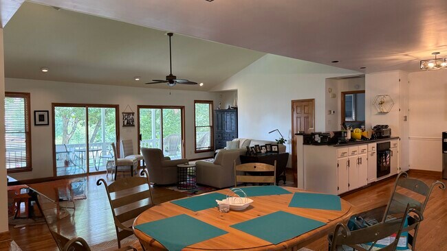 Foto del edificio - 16318 Stinson Cove Rd