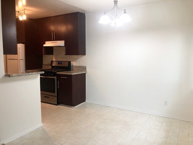 Building Photo - 12628 Pacific Ave