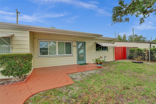 Foto del edificio - 4928 SW 24th Ave