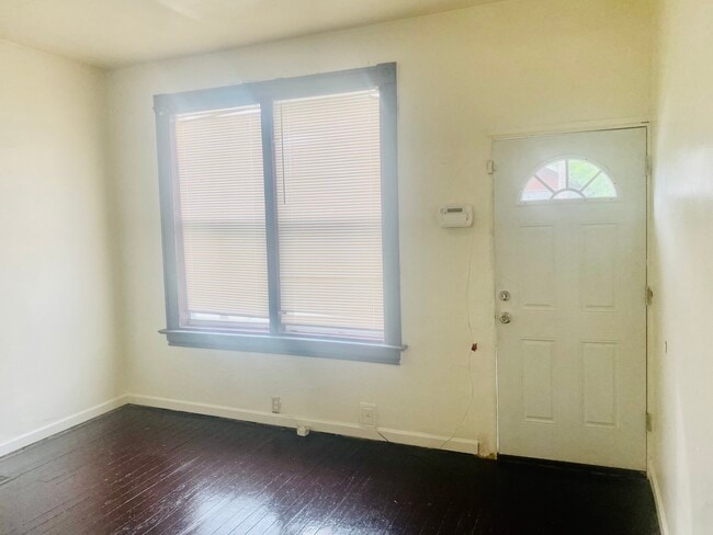 Building Photo - 336 Christian Ave