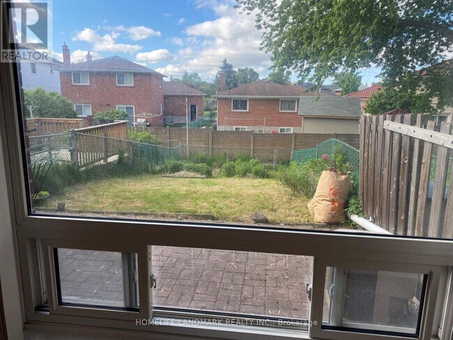 Photo du bâtiment - 155 Corinthian Blvd