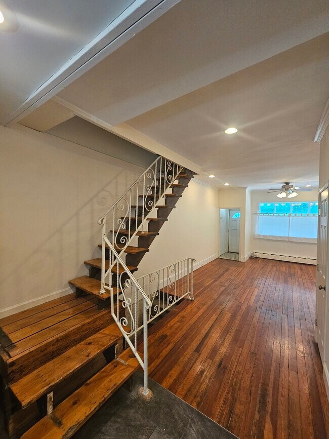 Building Photo - 1316 S 8th St