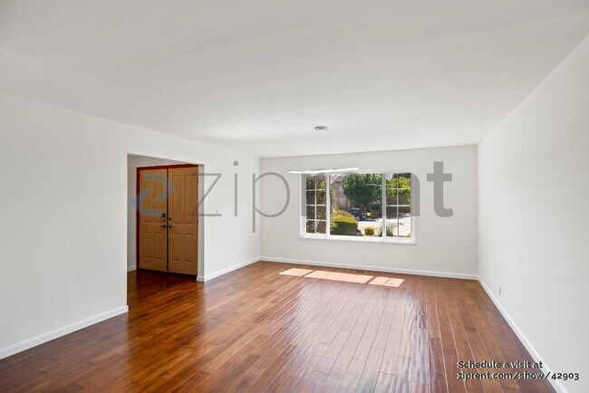 Foto del edificio - 4650 Park Concord Pl