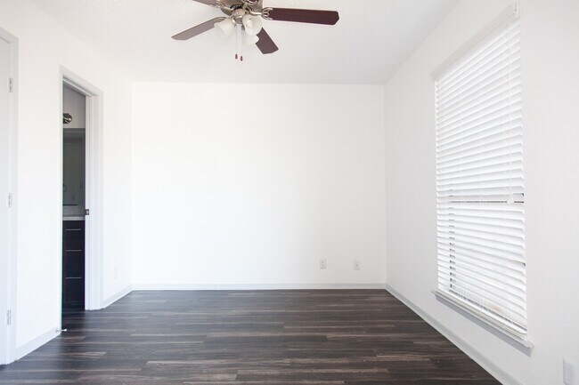 Building Photo - 8001 Gessner Dr