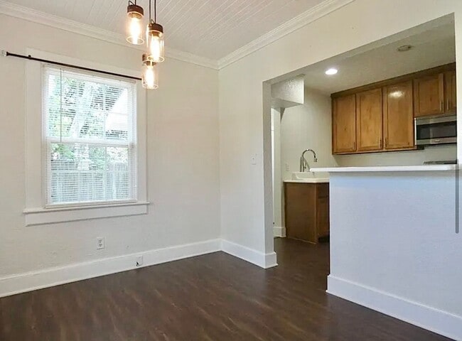 Building Photo - Updated Home in Historic East Hill
