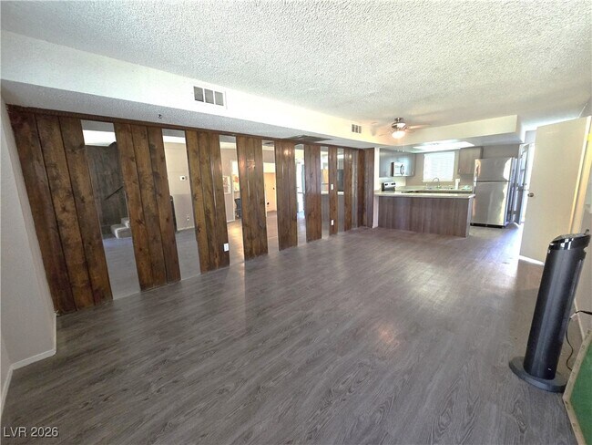 Foto del edificio - 5602 W Lake Mead Blvd