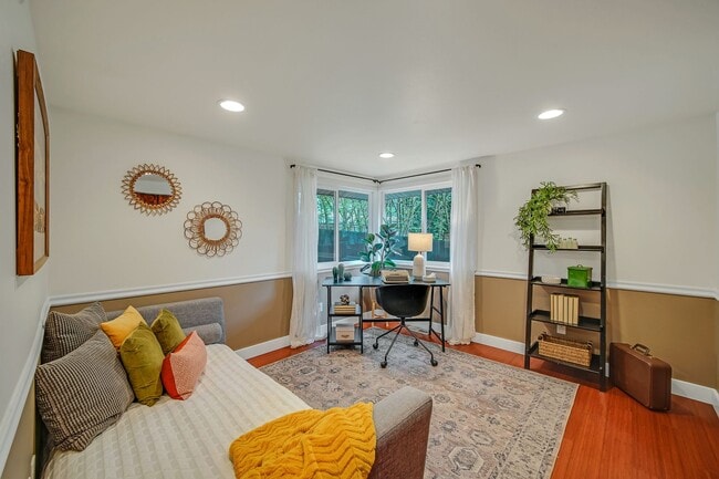 Foto del edificio - Nice 2 beds house in Maple Leaf within add...