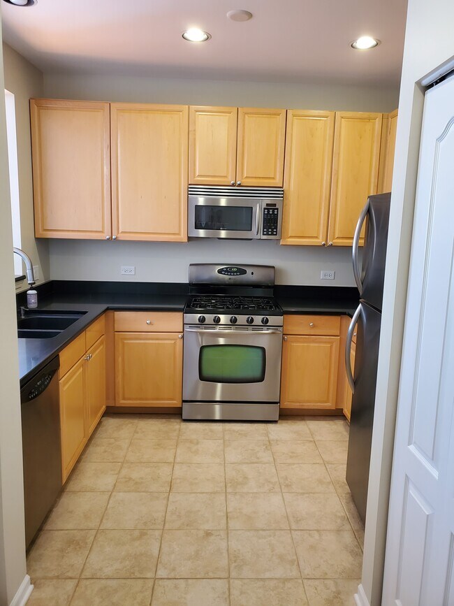 Kitchen - 1267 W Lake St