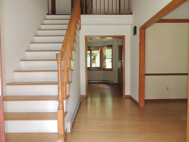 Vestíbulo acogedor - 12 Cardinal Ln