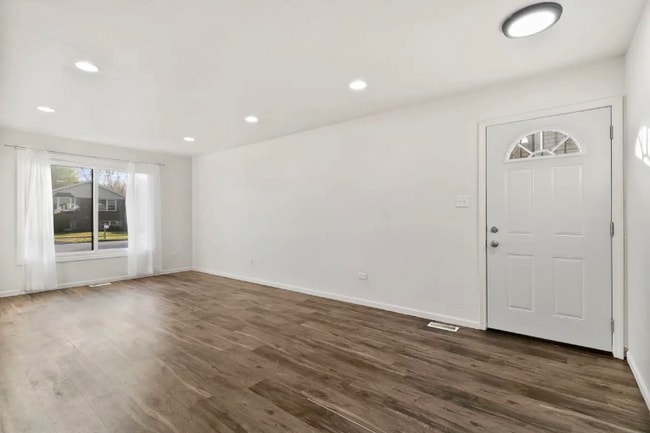 Building Photo - 2236 W 157th Pl