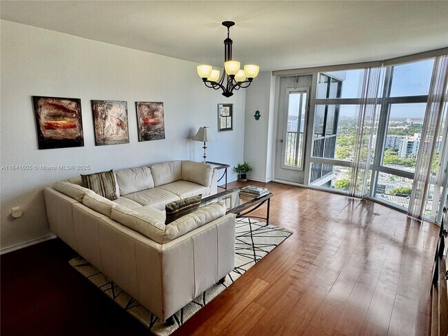 Foto del edificio - 20100 W Country Club Dr