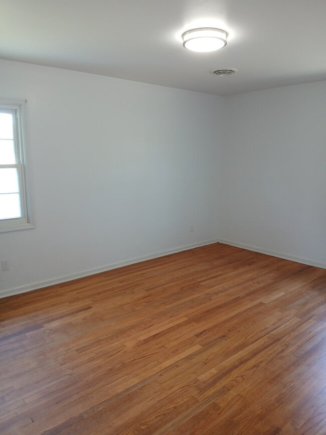 Building Photo - 5114 Pleasant Shade Dr