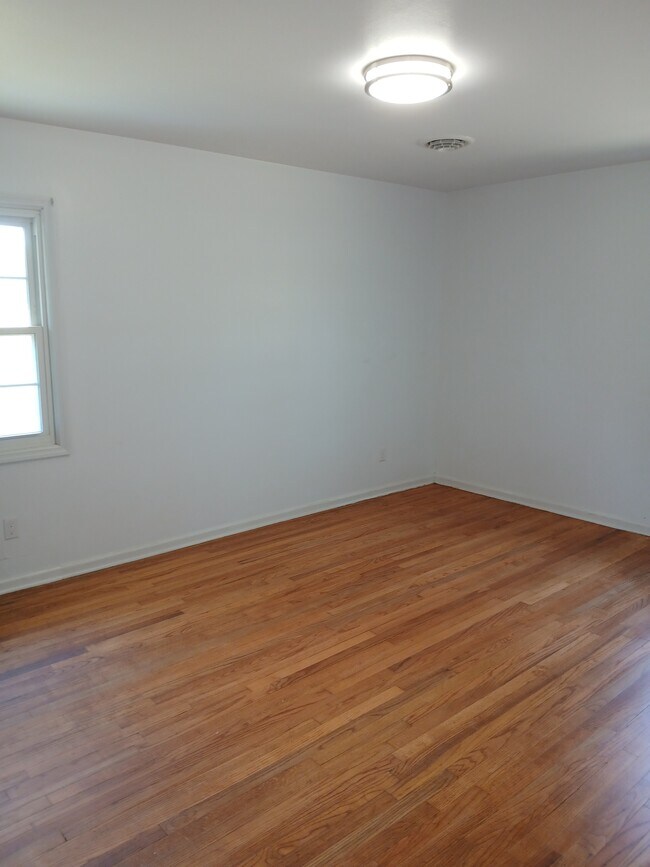 Foto del edificio - 5114 Pleasant Shade Dr