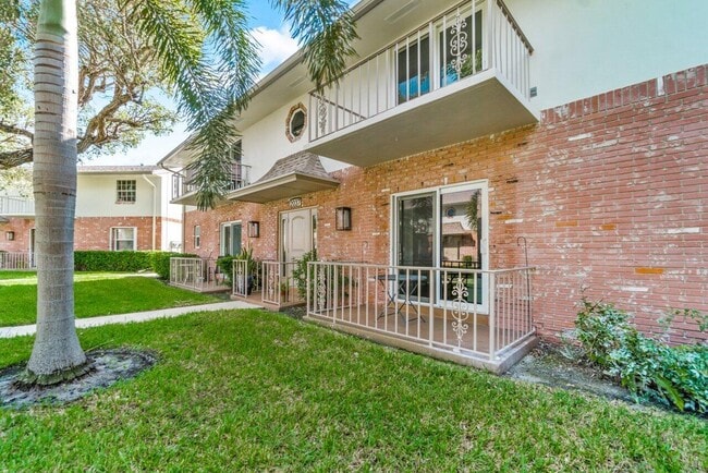 Building Photo - 2037 S Seacrest Blvd
