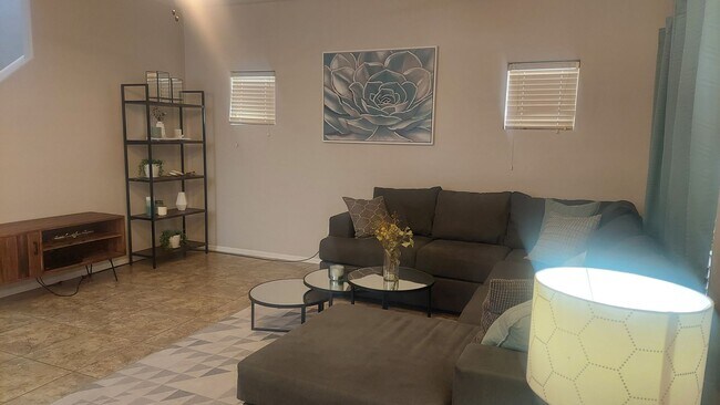Foto del edificio - GORGEOUS GILBERT HOME!