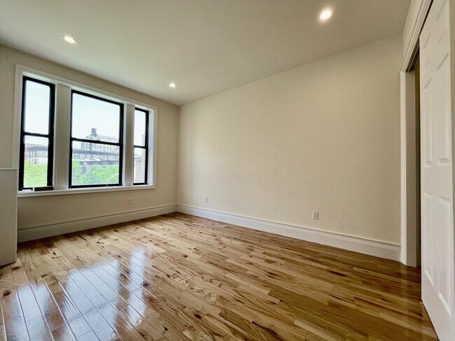 Foto del edificio - 935 St Nicholas Ave