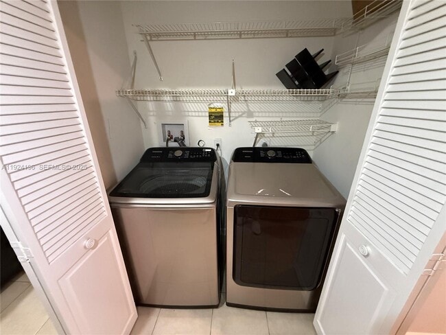 Foto del edificio - 3325 Oak Dr