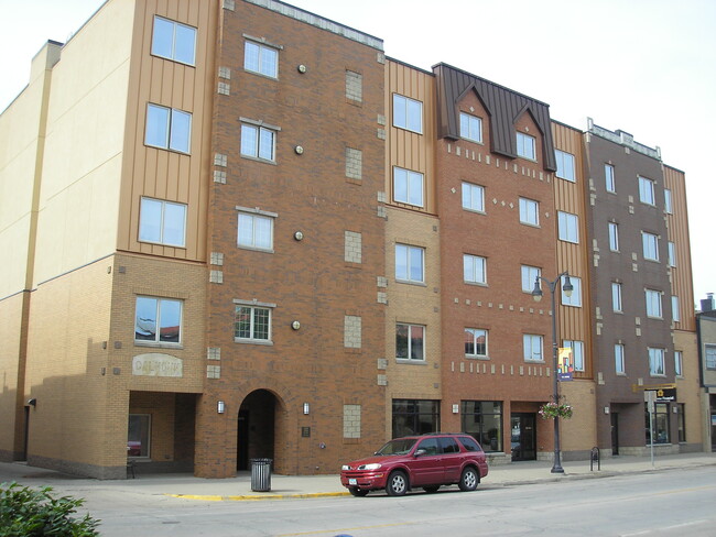 Mian Street - 122 W Main St