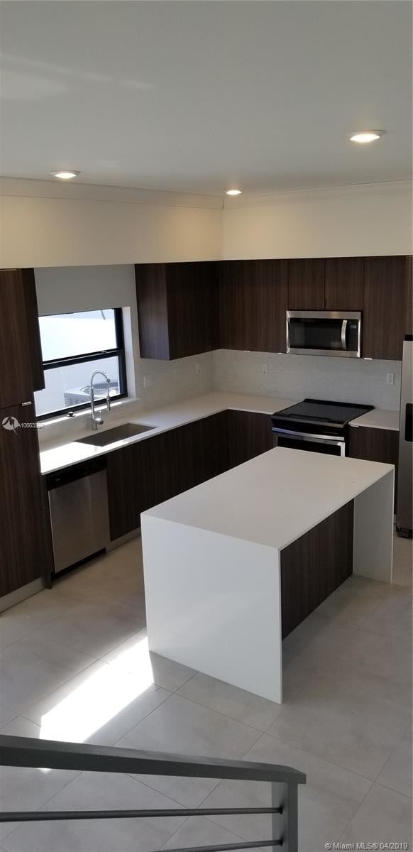 Building Photo - 10624 SW 118th Pl