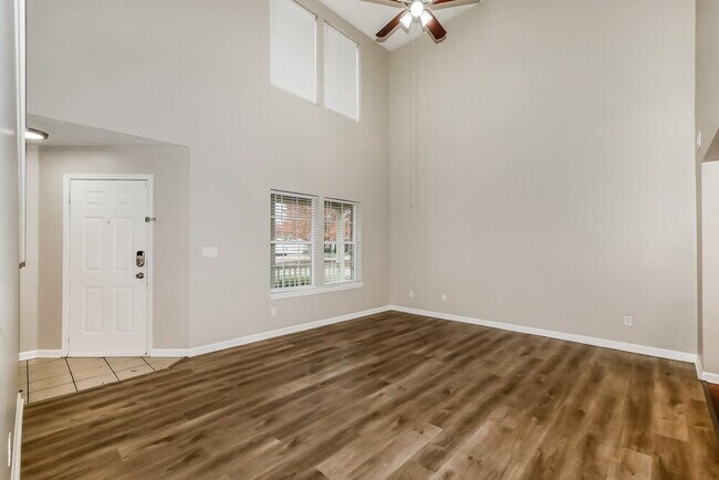 Foto del edificio - 3329 Gainesville Ct