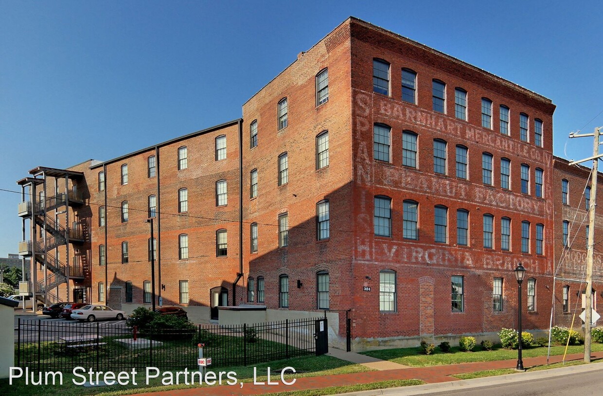 Primary Photo - 304 E Bank St