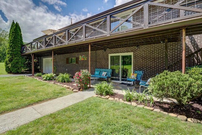 Building Photo - 200 McCurry Ln