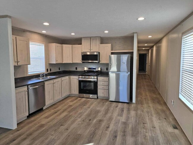 Building Photo - 613 Polk St