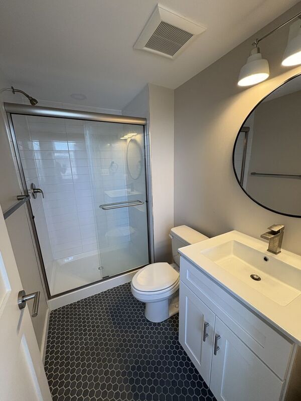 Building Photo - 923 S East Ave